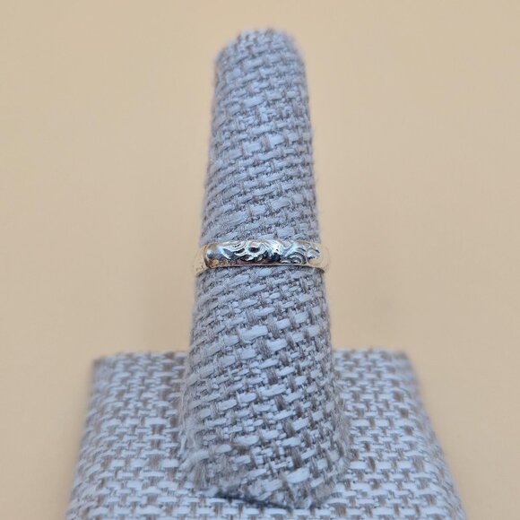 Size 7.25 Sterling Silver Simple Floral Pattern Band Ring A5268 - Picture 1 of 8
